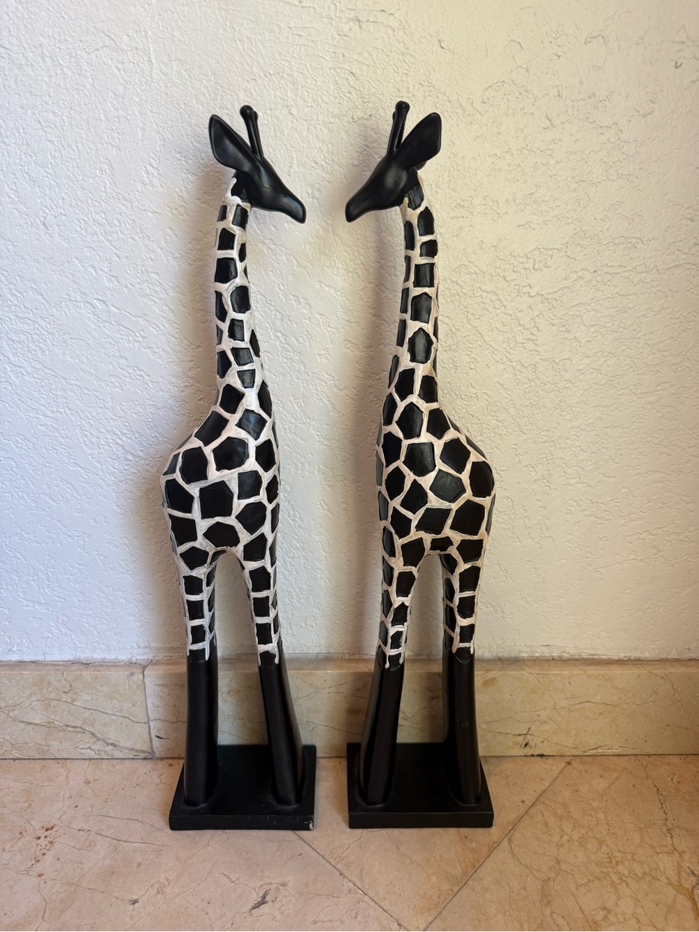 Home-View Black/White Carved Art Wooden Giraffe Decorative Sculptures Home Decor